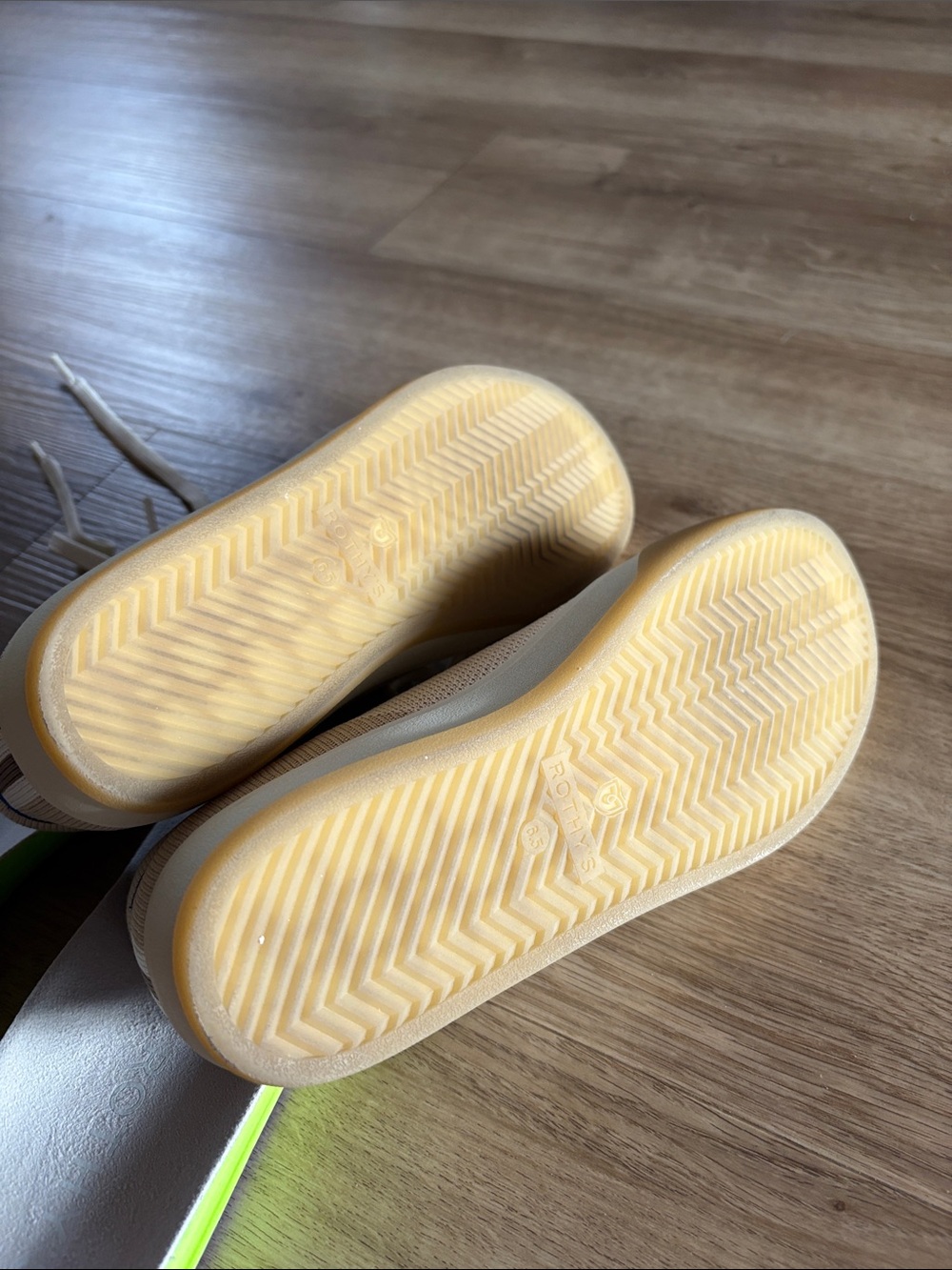 EUC Rothy’s shoes- Size 6.5 - Picture 6 of 6